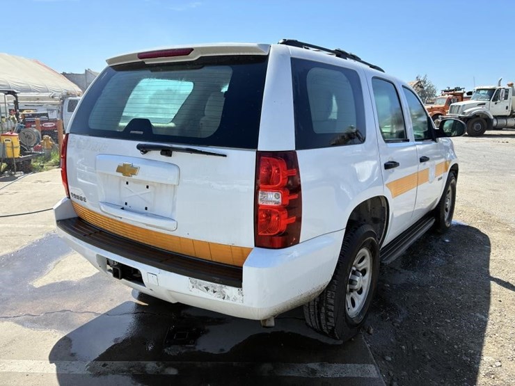 2014-chevrolet-tahoe-image-3
