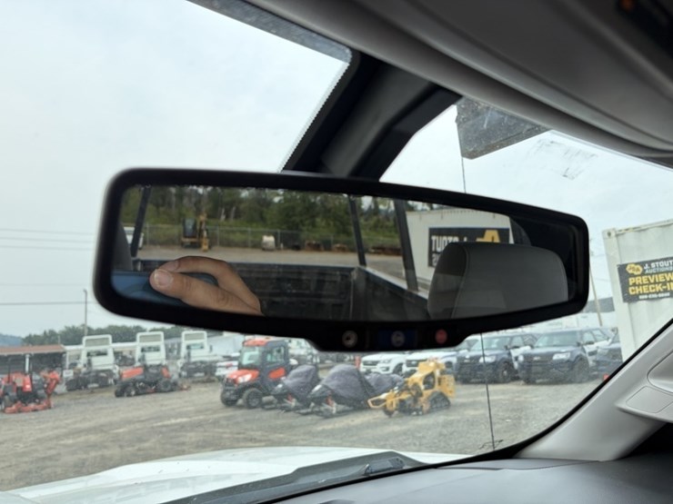 2017-chevrolet-silverado-1500-image-32