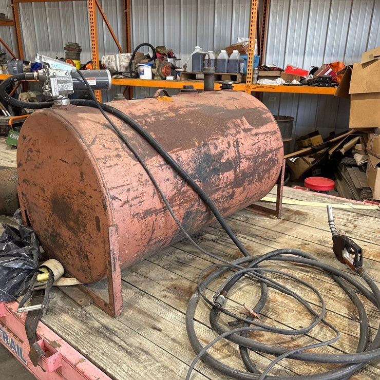 #2509 • Approx 100gallon Fuel Tank w/ electric pump