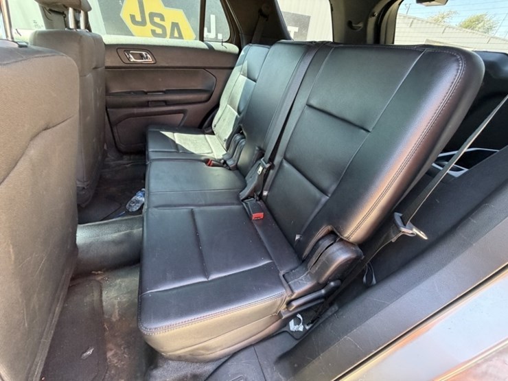 2018-ford-explorer-image-23