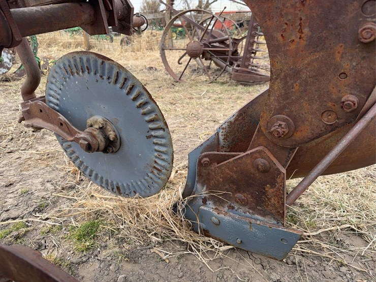 john-deere-three-point-two-bottom-plow-image-14