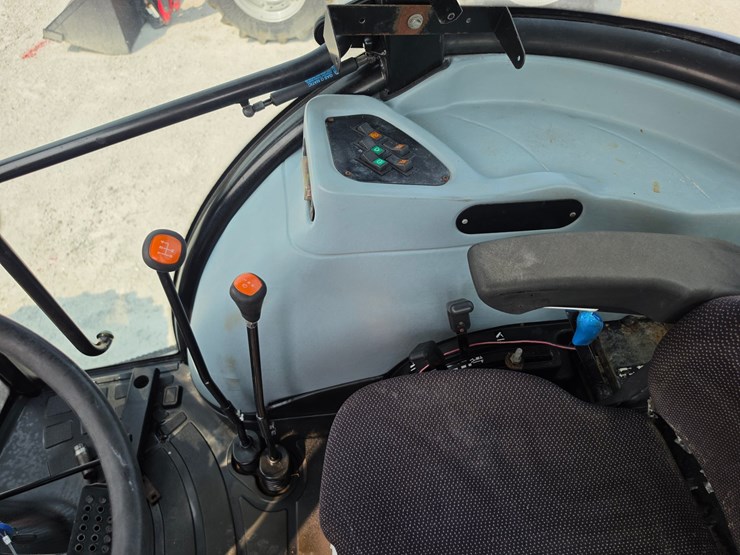 2010-new-holland-ts6020-image-8