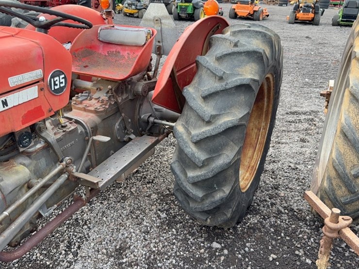 massey-ferguson-135-image-14