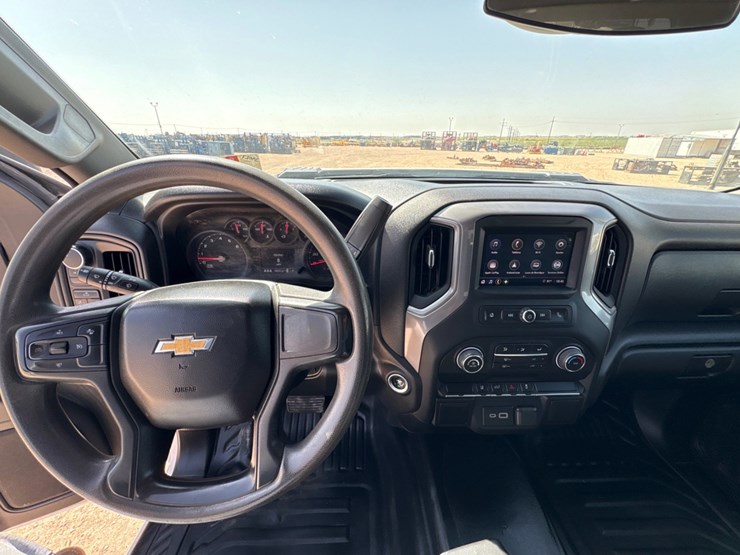 2024-chevrolet-silverado-2500hd-image-8