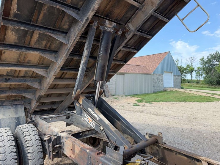 1979-ihc-1700-single-axle-grain-truck,-15’-steel-box-with-622-schwarts-hoist,-steel-floor,-136k-mile-image-42