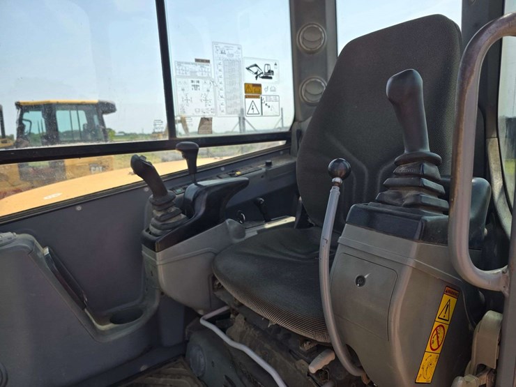 2007-volvo-ecr88-image-37