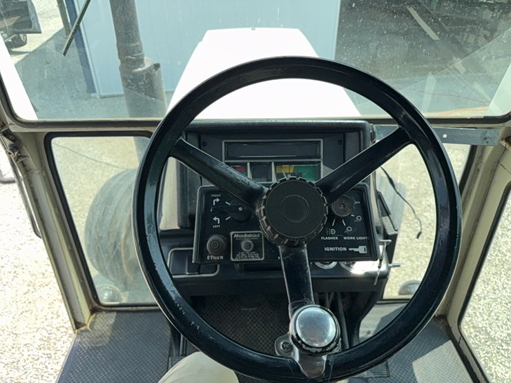 case-2590-tractor-image-47