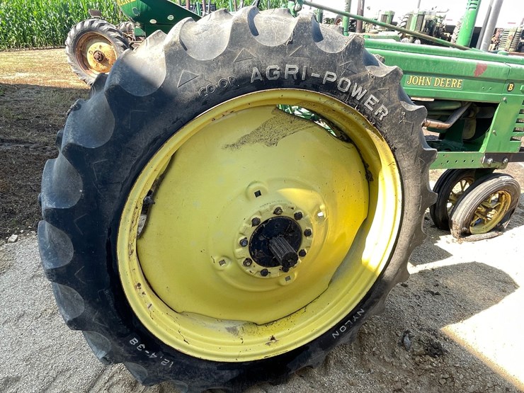 john-deere-b-image-15