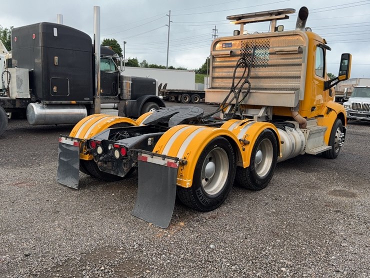 2015-peterbilt-579-image-7