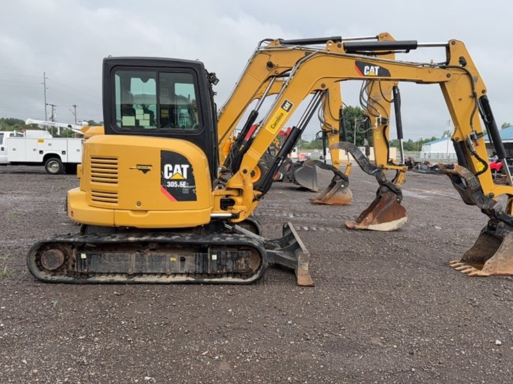 caterpillar-305.5-image-4