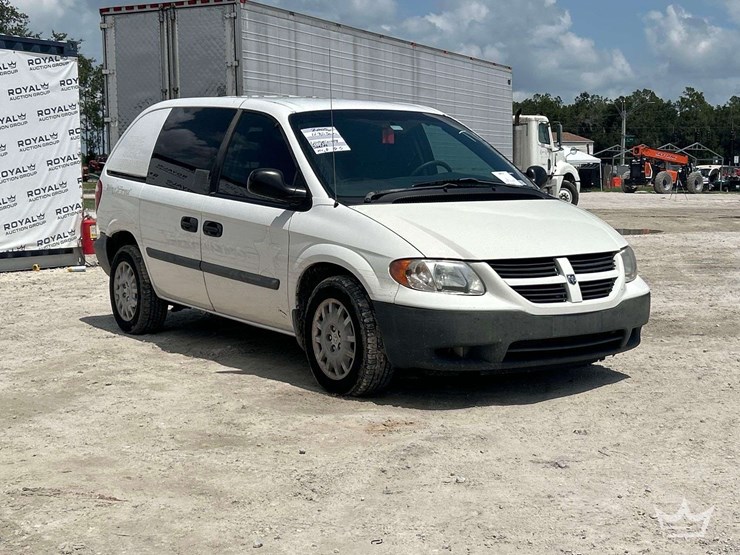 2005-dodge-caravan-image-2