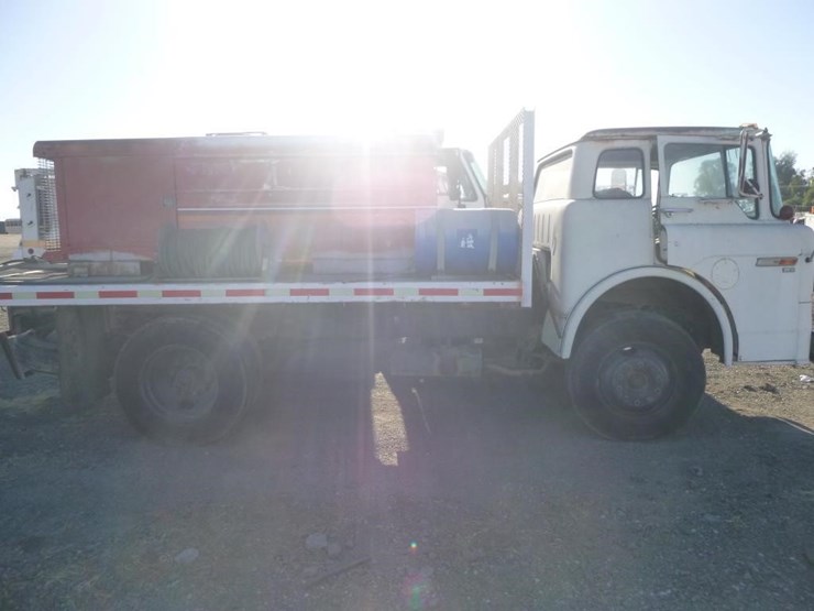 1985-ford-c700-image-13