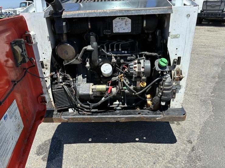 2017-bobcat-s590-image-11