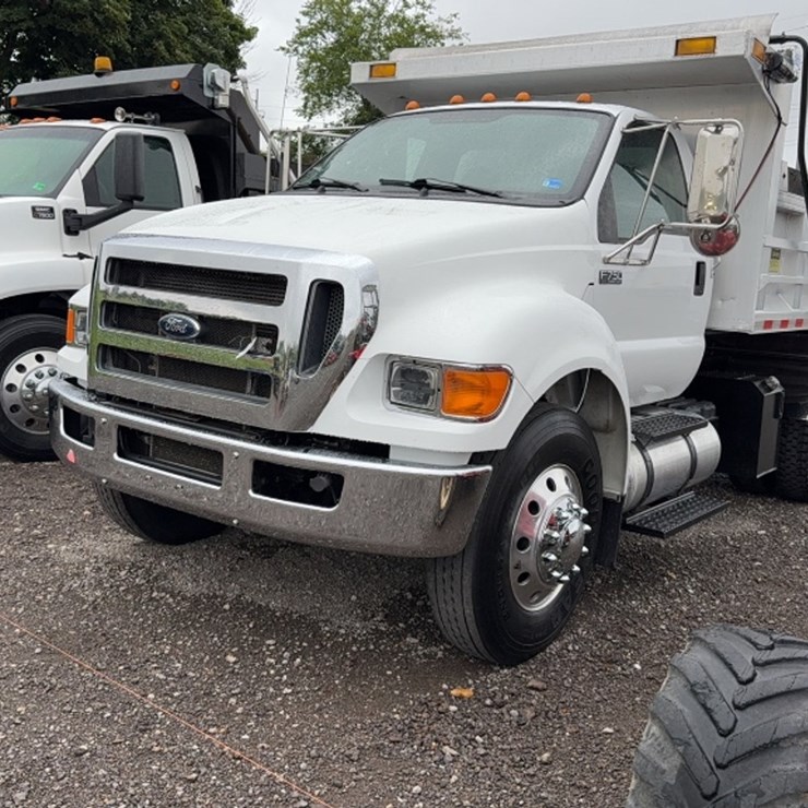 2013 FORD F750