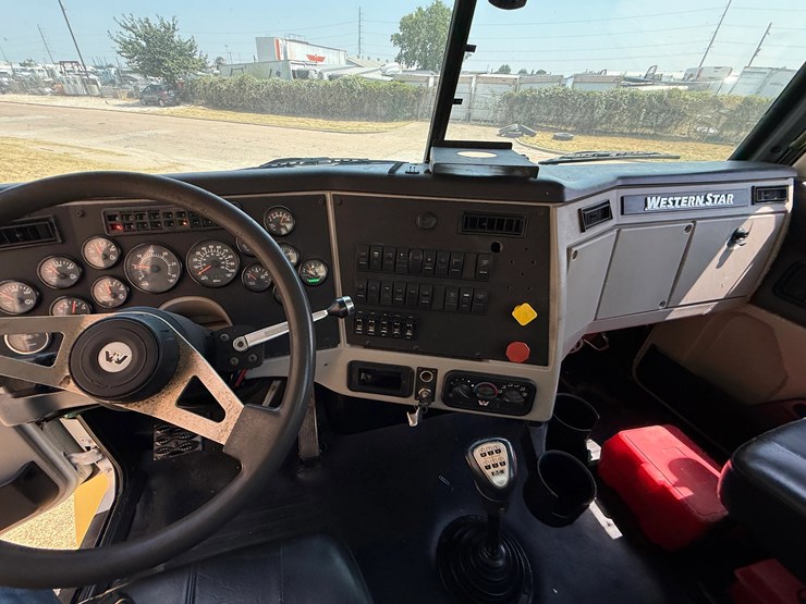 2015-western-star-4900-image-18