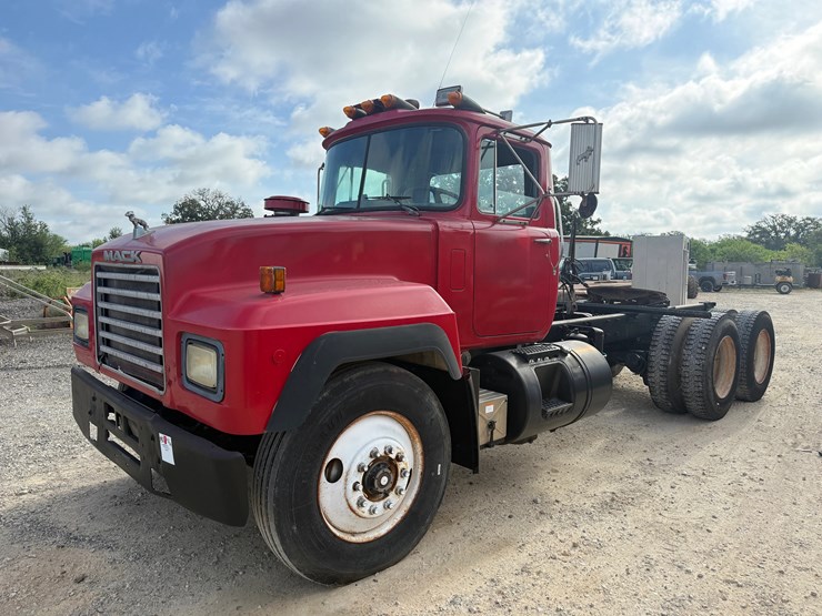 1993-mack-rd690s-image-2