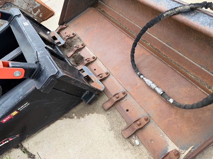 72"-skid-steer-bucket-image-5