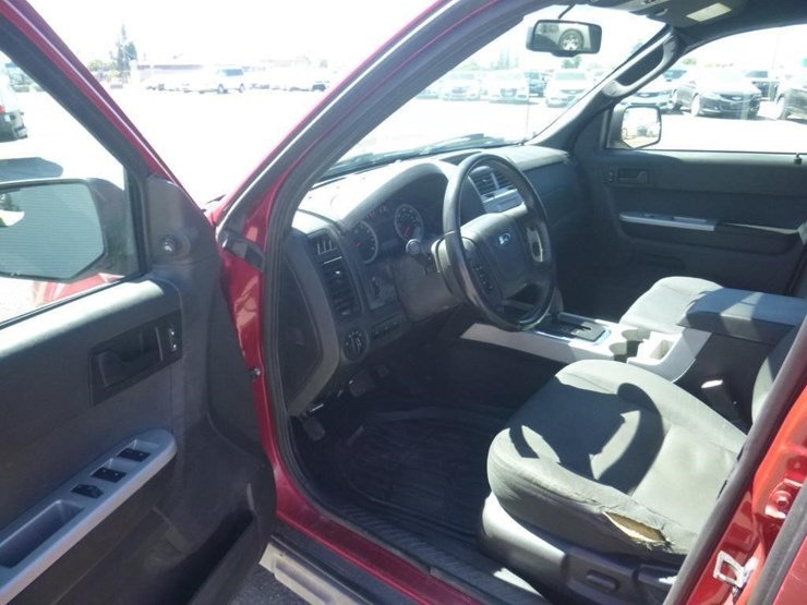 2011-ford-escape-image-5