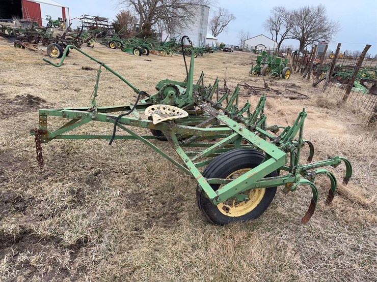 john-deere-chisel-plow-image-2