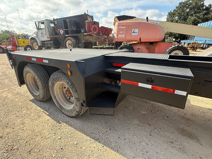 2009-peterbilt-367-image-9