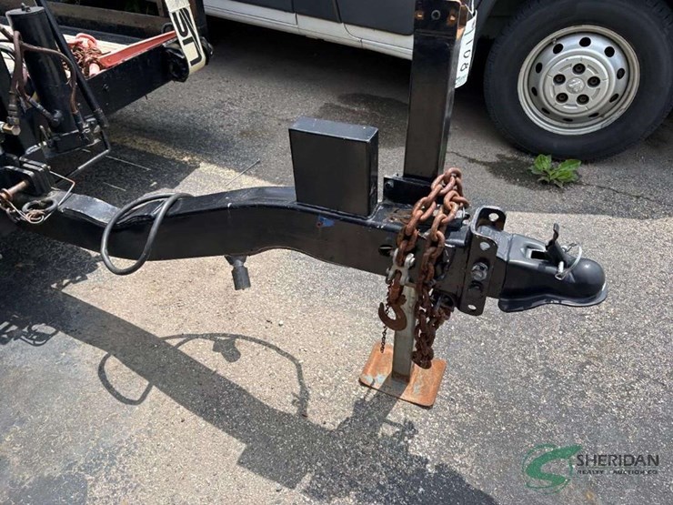 14-ft-tandem-axle-trailer,-low-profile,-with-winch,-weighs-less-than-2500#-image-4