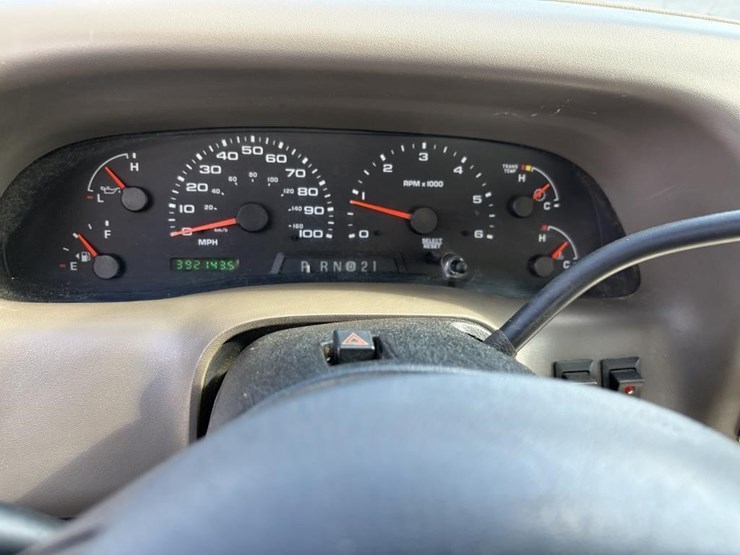 2003-ford-f550-image-25