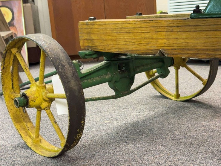 john-deere-3-horse-hit-and-miss-engine-with-cart-image-29