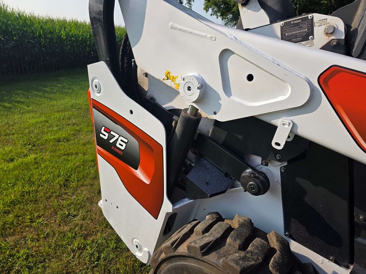 2021-bobcat-s76-image-30