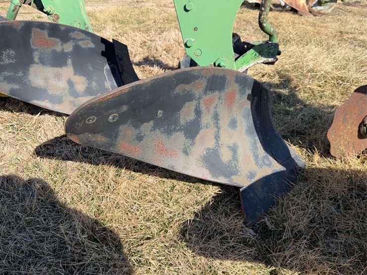 john-deere-three-point-three-bottom-plow-image-12