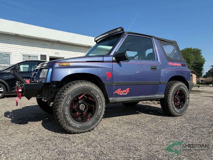 1998-chevrolet-tracker-image-2