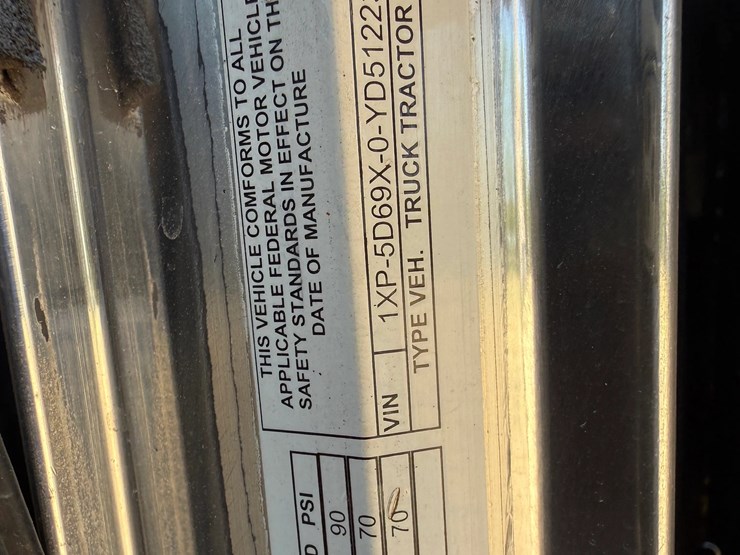 2000-peterbilt-379-image-15