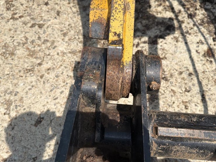 2015-caterpillar-908h2-image-16