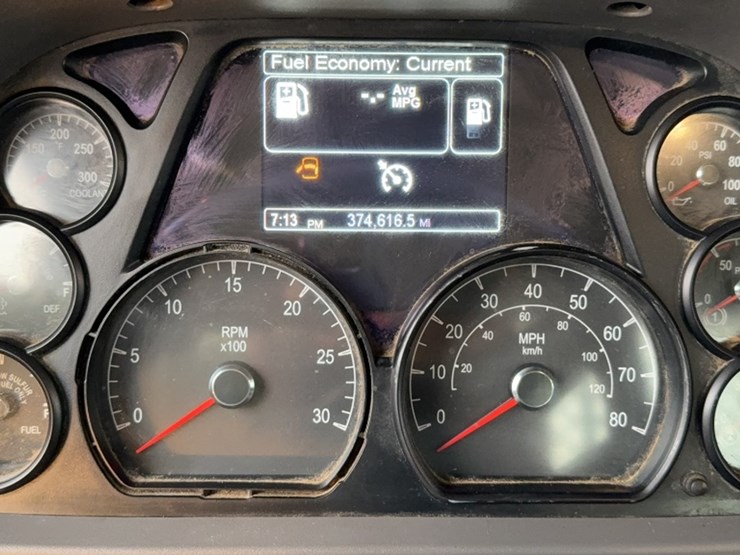 2015-peterbilt-579-image-17