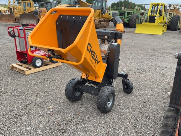 #2077-•-chery-industrial-towable-wood-chipper-image-5