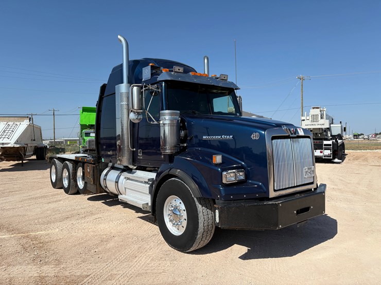 2021-western-star-4900-image-3