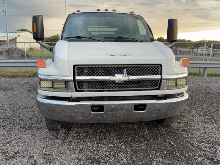 #3006-•-2006-chevy-c4500-flat-bed-truck-image-2
