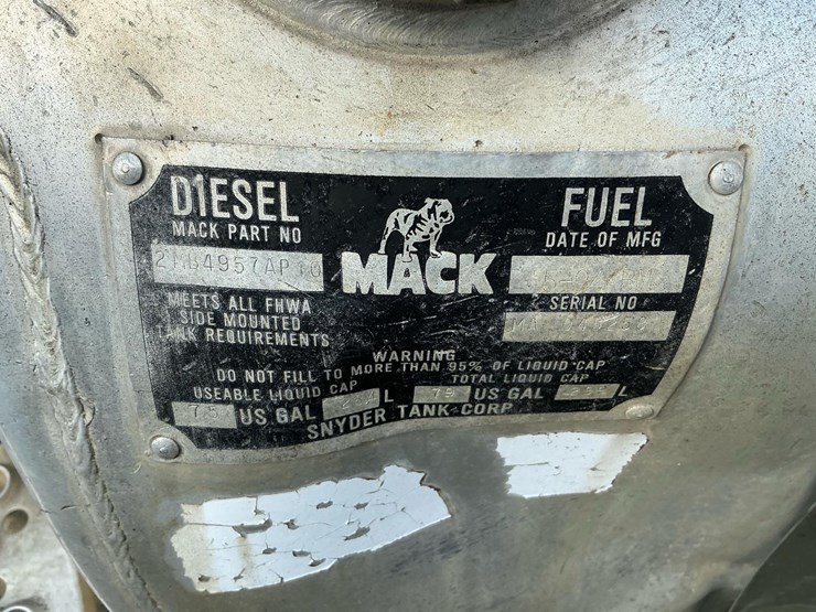 1994-mack-rd688s-image-30