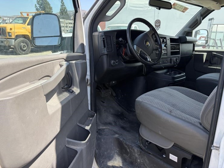 2019-chevrolet-express-g3500-image-12