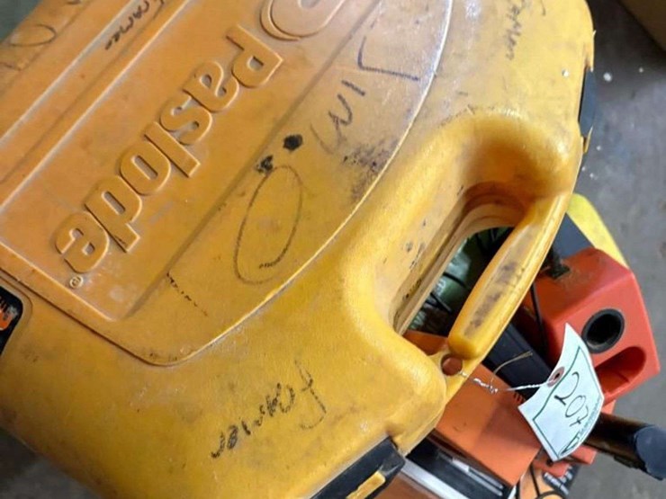 paslode-nailers,-batteries-and-chargers-image-3
