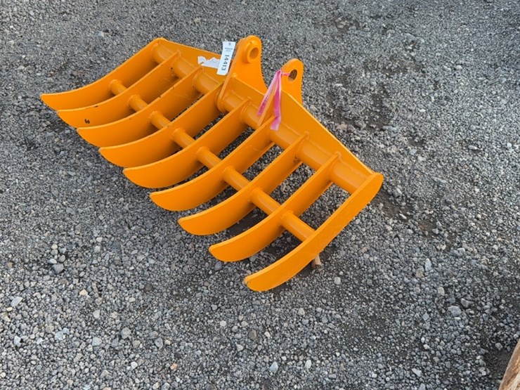 #2002-•-future-44"-excavator-ripper-(fits-cat305)-image-2