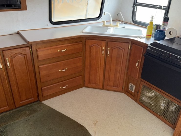 #3064-•-2002-citation-30'-bumper-pull-camper-image-13