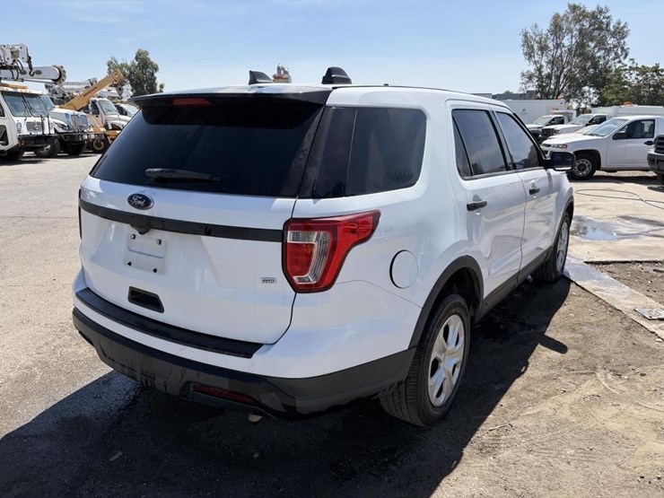 2018-ford-explorer-image-3