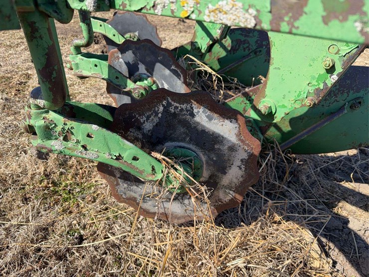 john-deere-three-point-four-bottom-plow-image-26