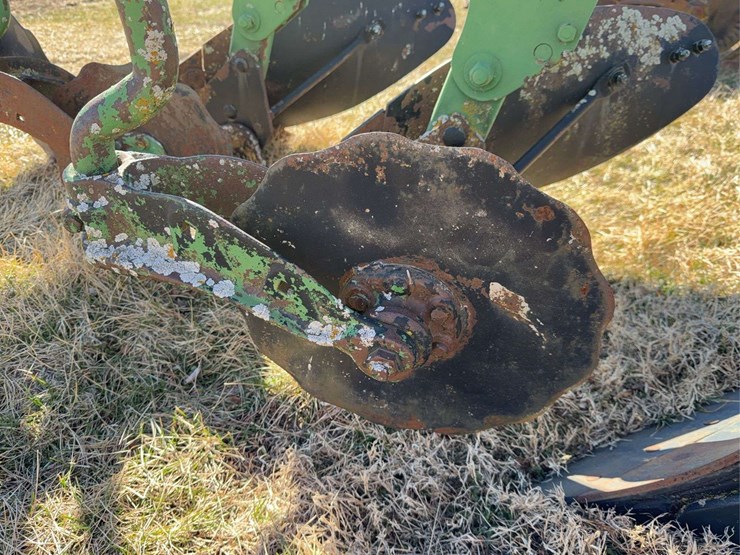 john-deere-three-point-three-bottom-plow-image-19