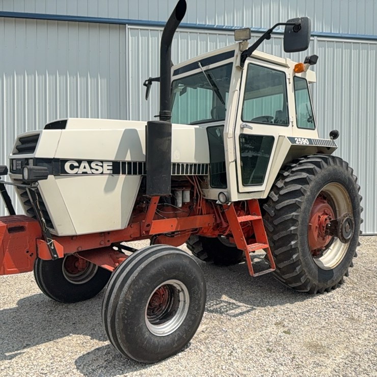 Case 2590 tractor