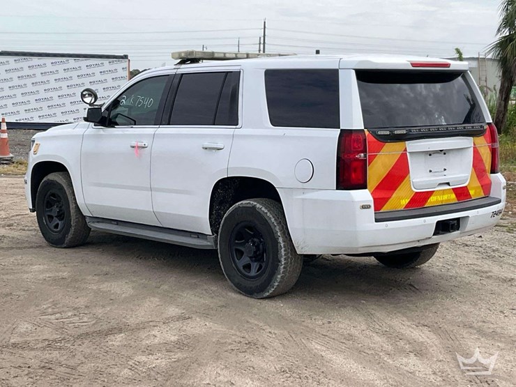 2015-chevrolet-tahoe-image-4