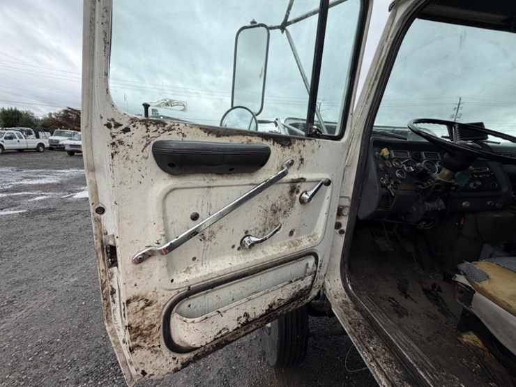 1990-ford-l8000-image-24