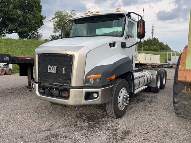 2013-caterpillar-ct660-image-1