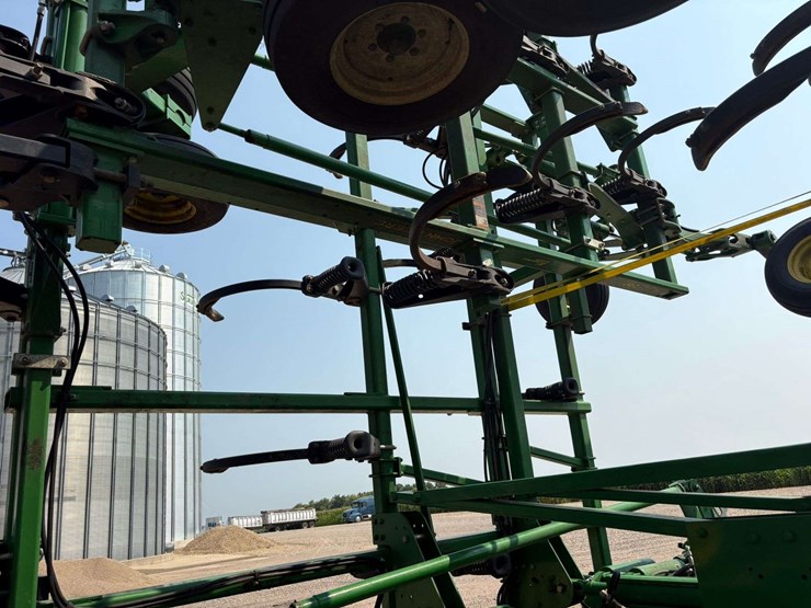 2014-john-deere-2410-image-37