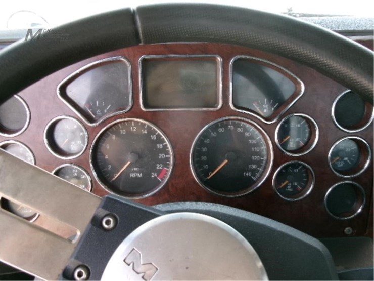 2017-mack-pinnacle-cxu613-image-23